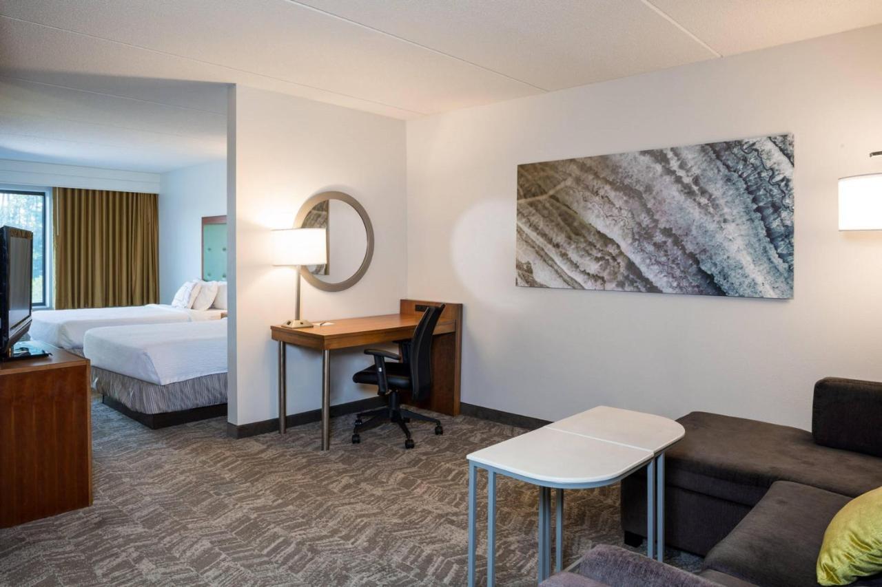 Springhill Suites Hampton Exterior photo