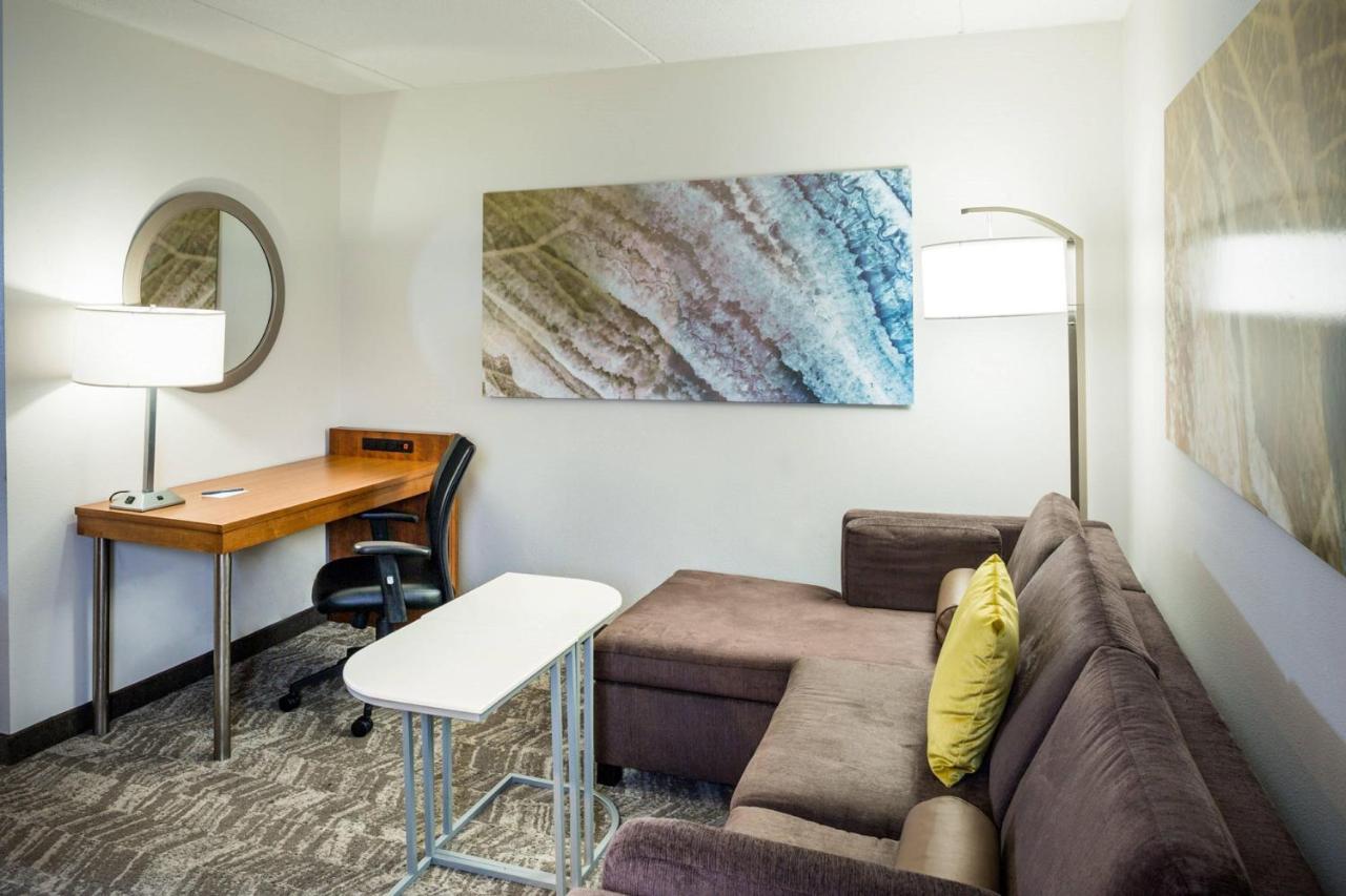 Springhill Suites Hampton Exterior photo