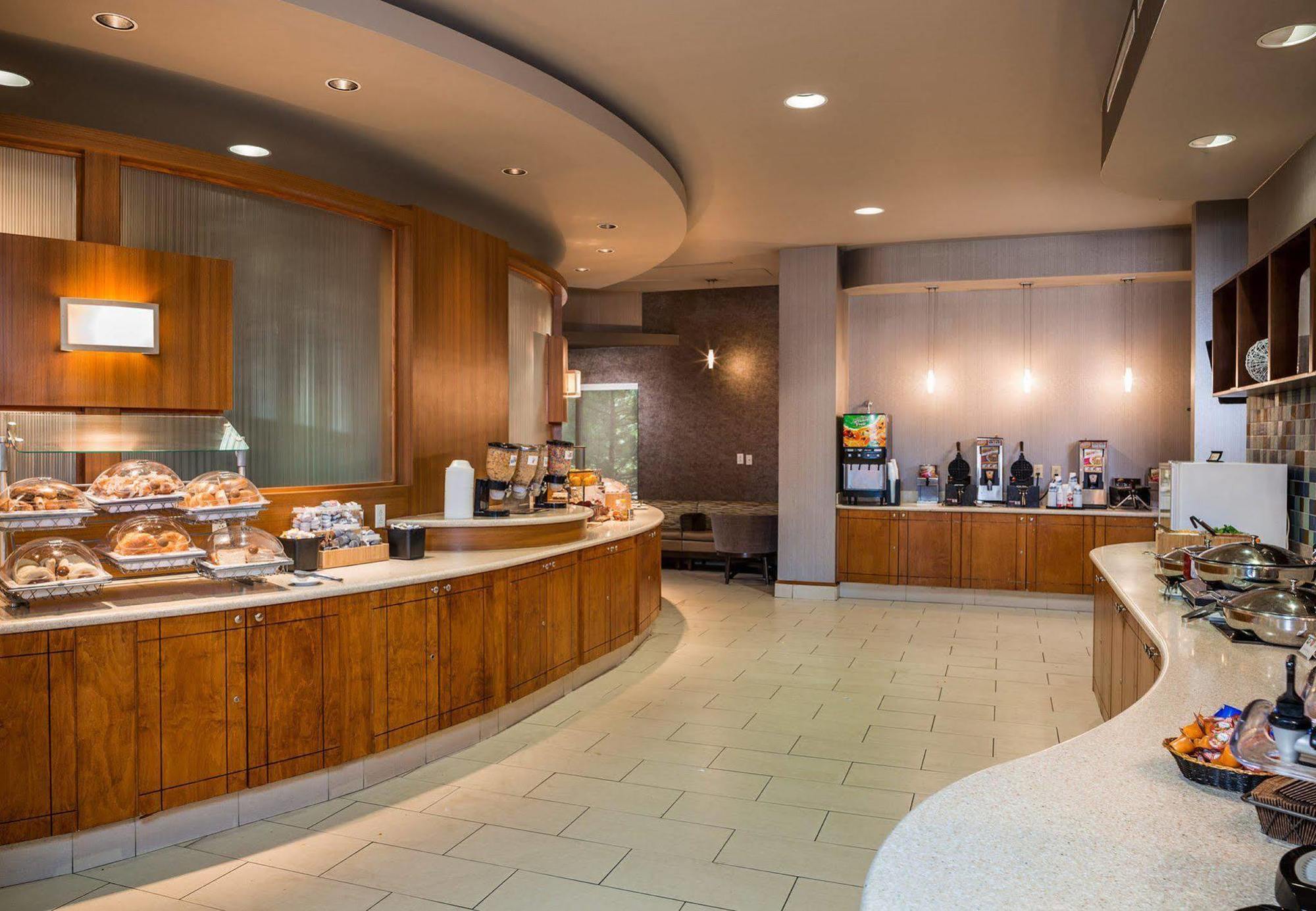 Springhill Suites Hampton Exterior photo